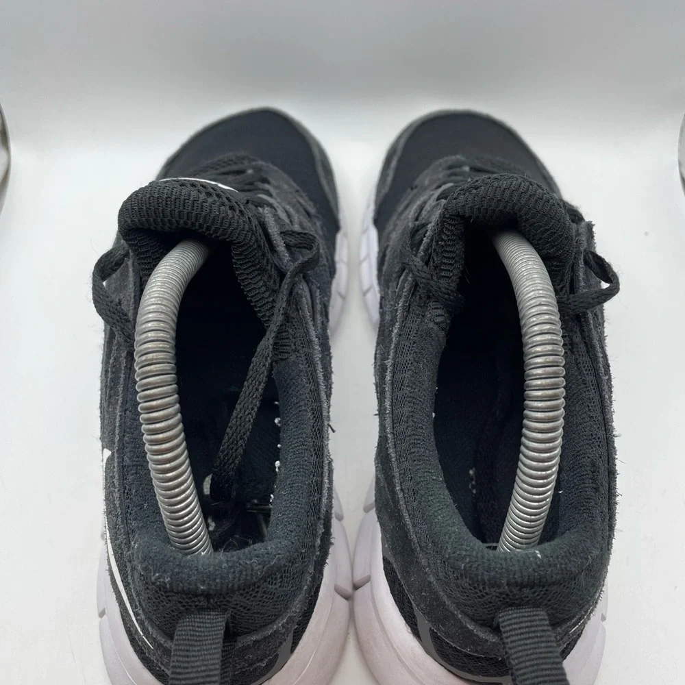 Nike Free Run 2 black sneakers men’s 7/ womens 8.5